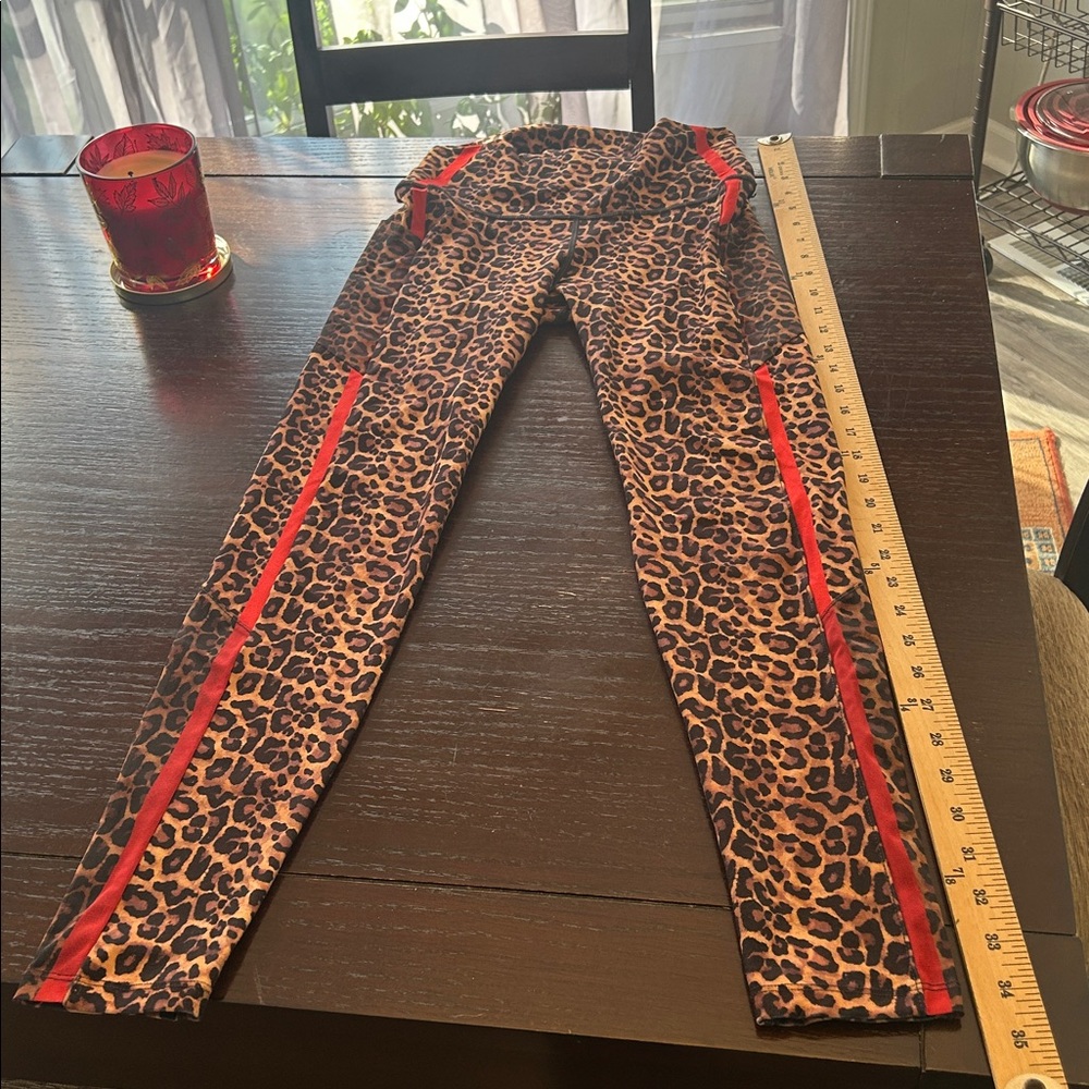 Chic Leopard Print Leggings with Red Accents